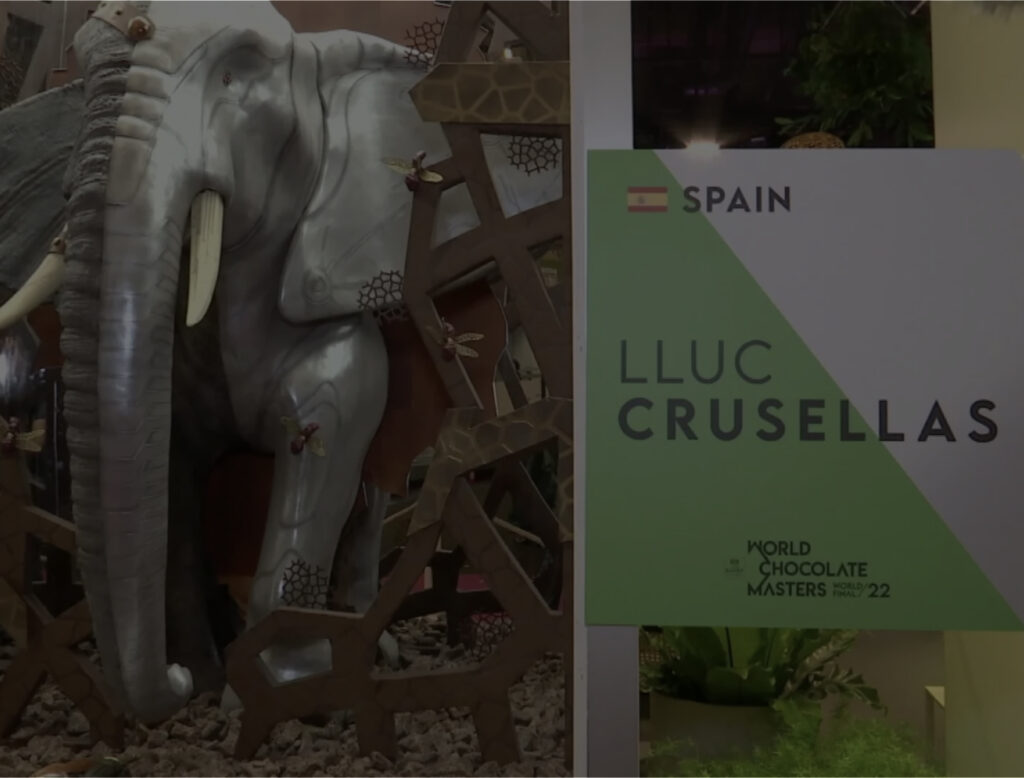 Imatge de l'elefant de xocolata exposat a París